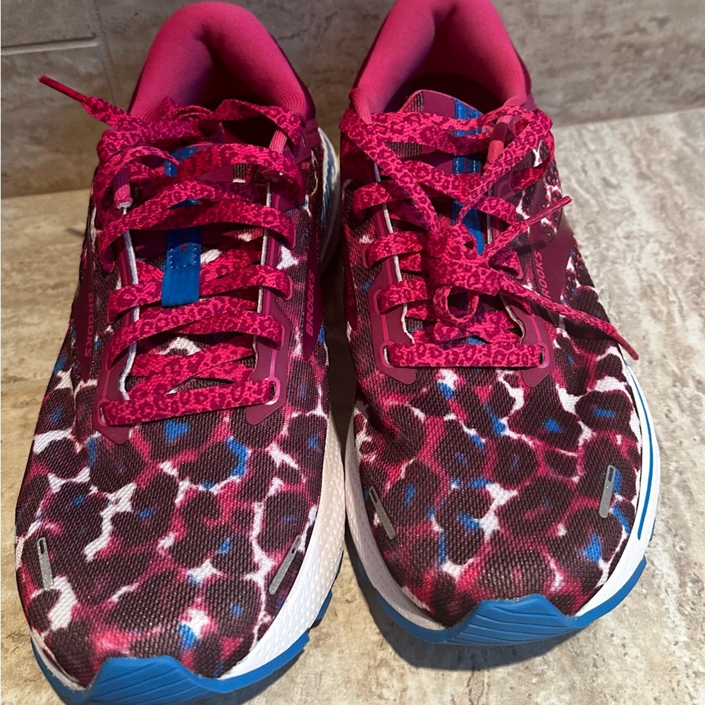 Brand new, never worn Brooks adrenaline gets 22. Size 9.5